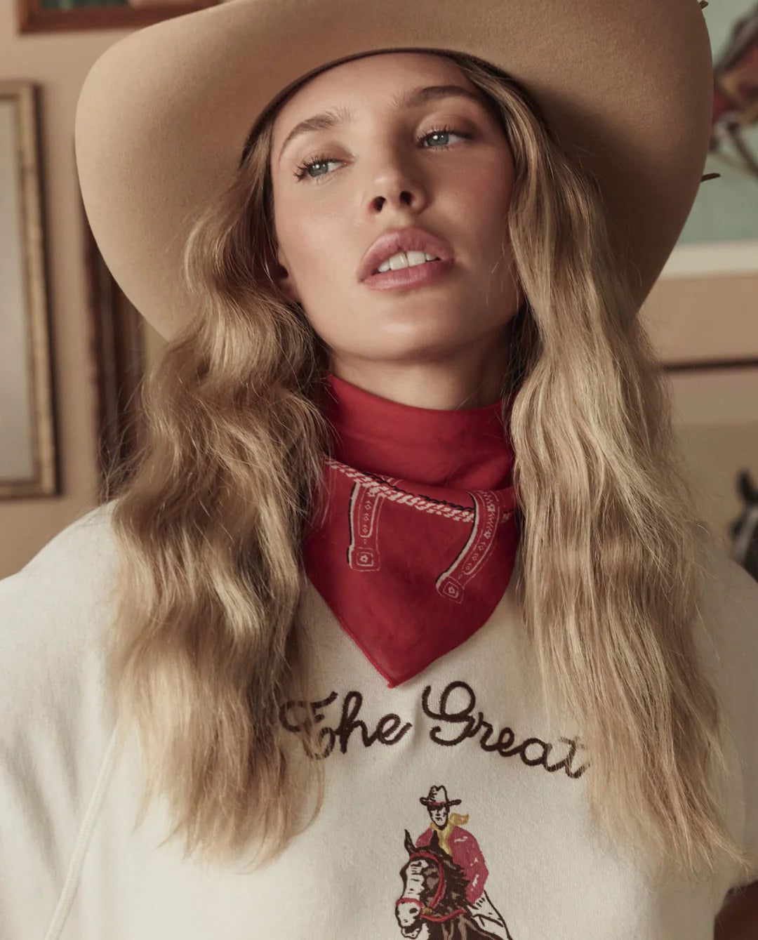 THE-GREAT-LOOK-4-THE-COLLEGE-SWEATSHIRT-W-STETSON-GRAPHIC-WASHED-WHITE-THE-WESTERN-EMBROIDERED-HIGHLAND-SKIRT-CREAM-01808_1080x_79a48f7a-6408-40ed-8d50-b0b863d727cf